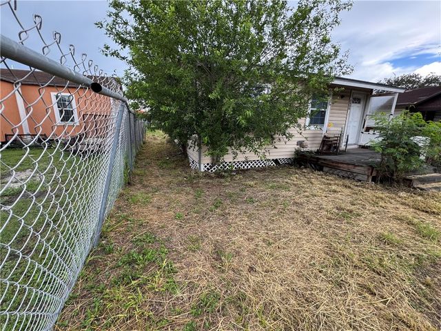 2925 Greenwood Dr, Corpus Christi, TX 78405