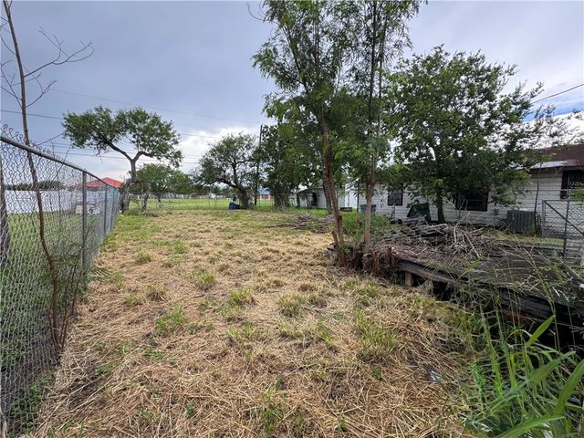 2925 Greenwood Dr, Corpus Christi, TX 78405