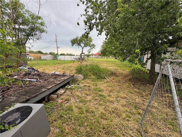 2925 Greenwood Dr, Corpus Christi, TX 78405