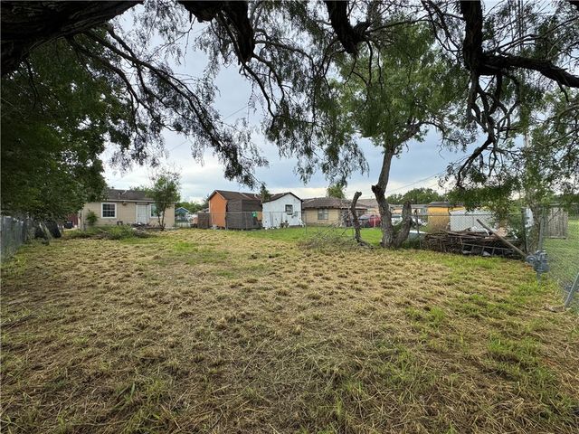 2925 Greenwood Dr, Corpus Christi, TX 78405