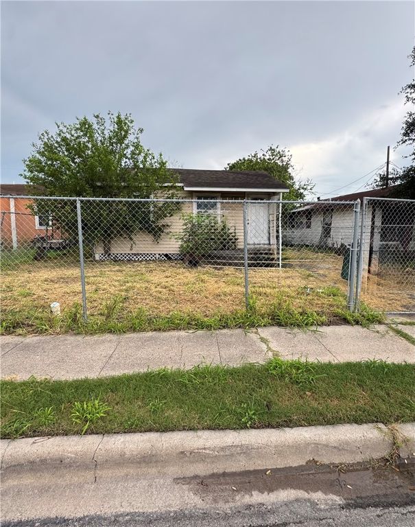 2925 Greenwood Dr, Corpus Christi, TX 78405