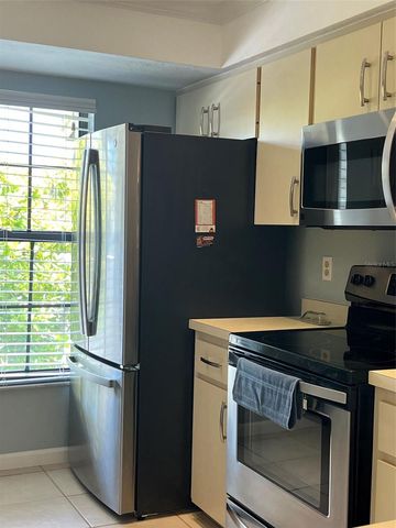 4606 WEYBRIDGE 26, Sarasota, FL 34235