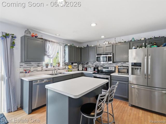 7794 Paint Creek Drive, Ypsilanti, MI 48197