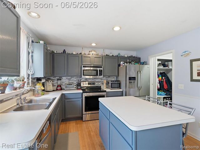 7794 Paint Creek Drive, Ypsilanti, MI 48197