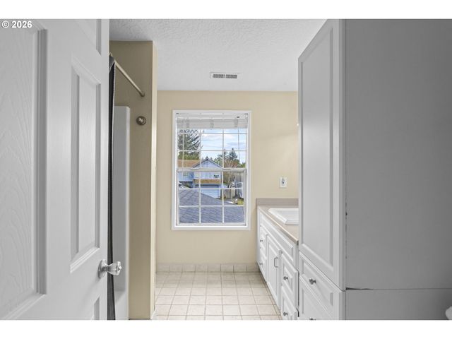 1610 Ne 235TH Ave, Troutdale, OR 97060