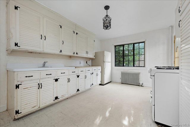 40 Franklin Court, Garden City, NY 11530