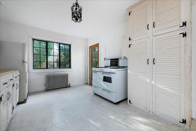 40 Franklin Court, Garden City, NY 11530