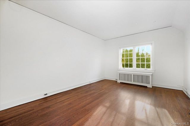 40 Franklin Court, Garden City, NY 11530