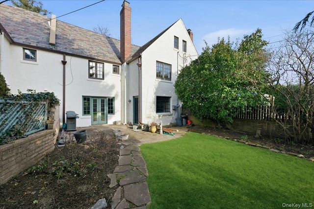 40 Franklin Court, Garden City, NY 11530