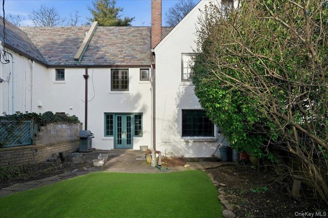 40 Franklin Court, Garden City, NY 11530