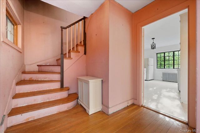 40 Franklin Court, Garden City, NY 11530