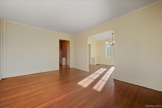 40 Franklin Court, Garden City, NY 11530