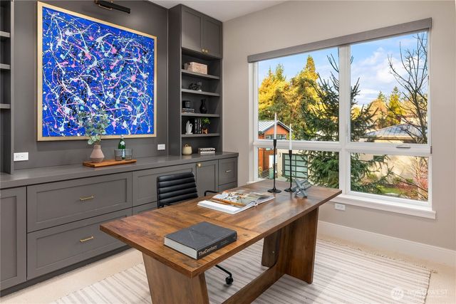 8260 SE 31st Street, Mercer Island, WA 98040