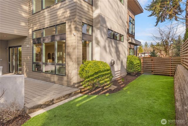 8260 SE 31st Street, Mercer Island, WA 98040