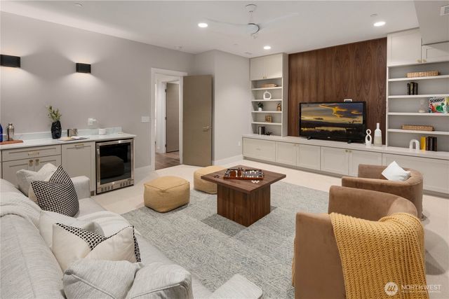 8260 SE 31st Street, Mercer Island, WA 98040