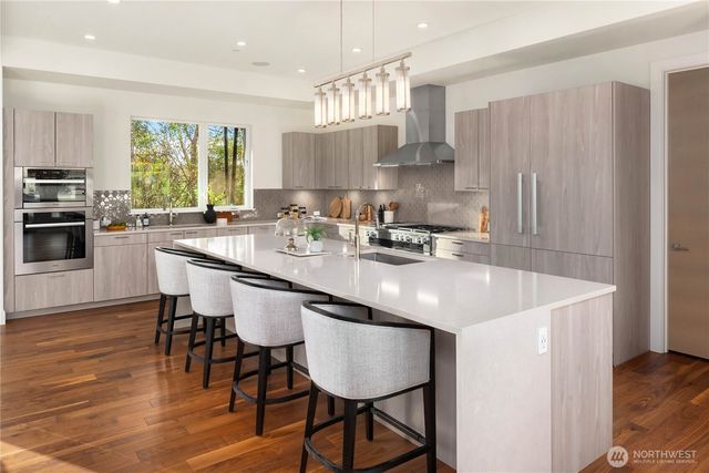 8260 SE 31st Street, Mercer Island, WA 98040