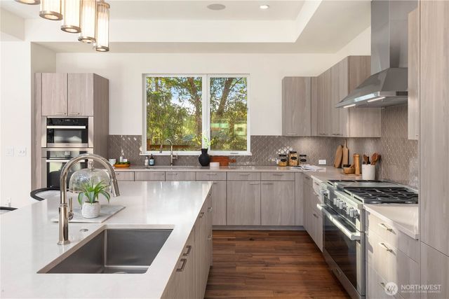 8260 SE 31st Street, Mercer Island, WA 98040