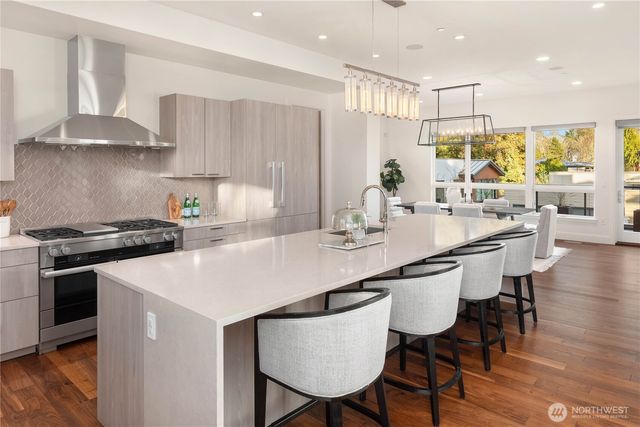 8260 SE 31st Street, Mercer Island, WA 98040