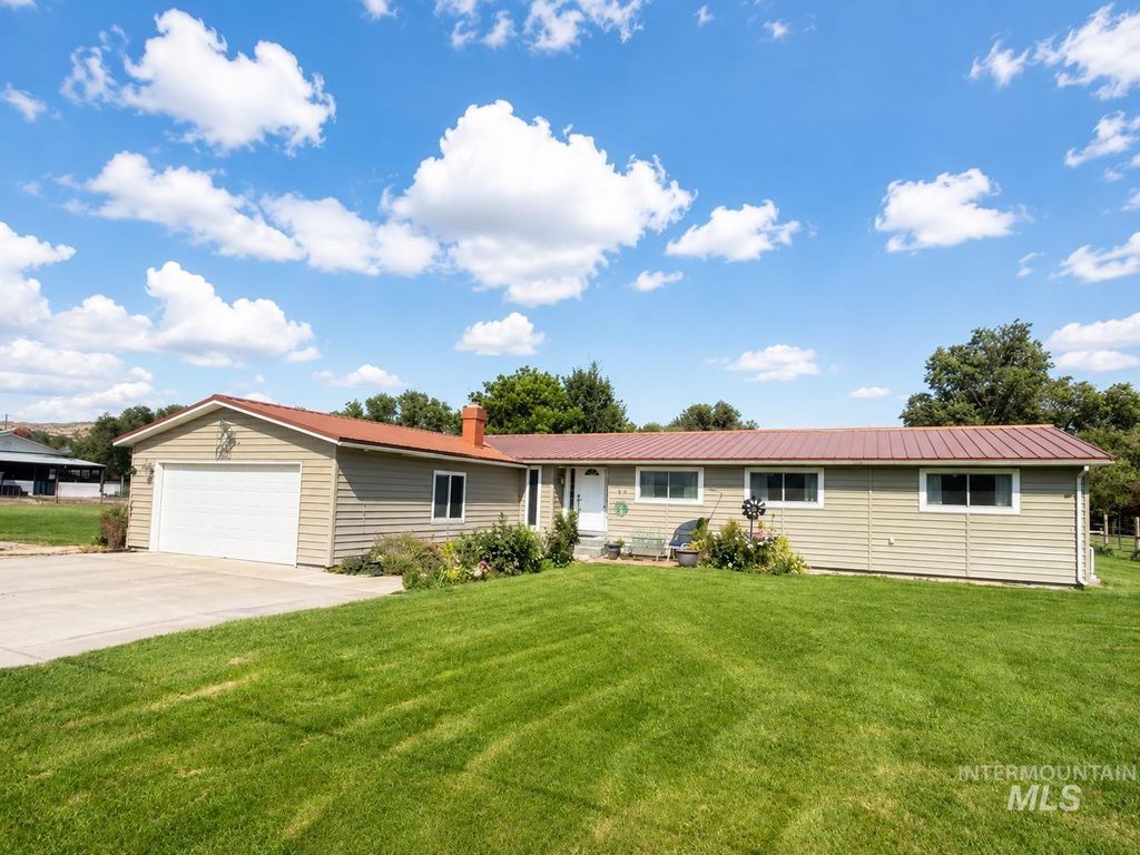 678 N Elmore Ave, Glenns Ferry, ID 83623 photo 1