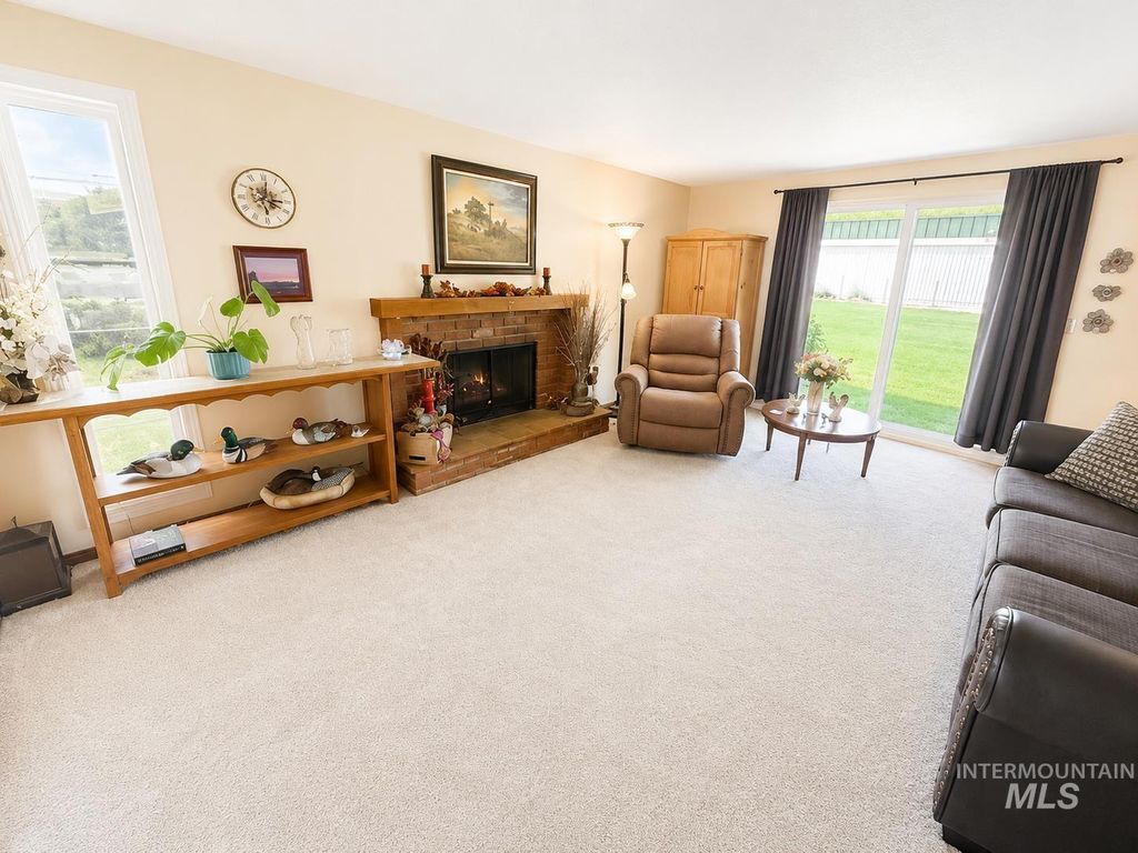 678 N Elmore Ave, Glenns Ferry, ID 83623 photo 4