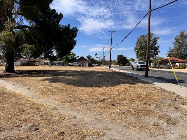 467 S Hewitt, San Jacinto, CA 92583