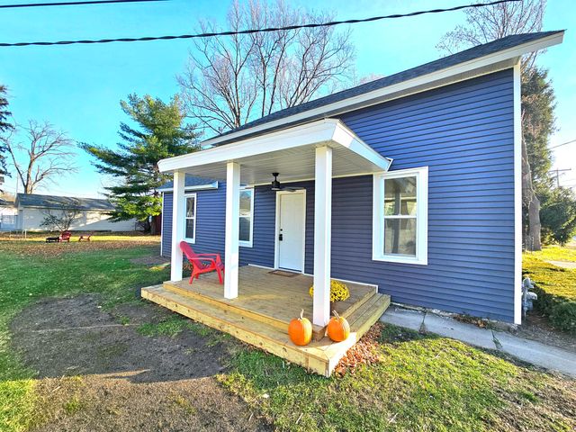 104 W Hotchin Avenue, White Pigeon, MI 49099