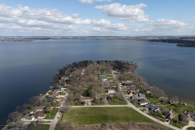 2202 Colladay Point Drive, Stoughton, WI 53589