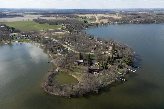 2202 Colladay Point Drive, Stoughton, WI 53589