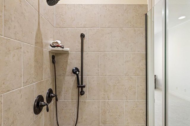 108 Rivalto CIR 2, Lakeway, TX 78734
