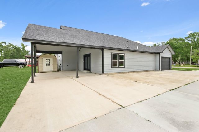 131 S Tyler Road, Goodrich, TX 77335