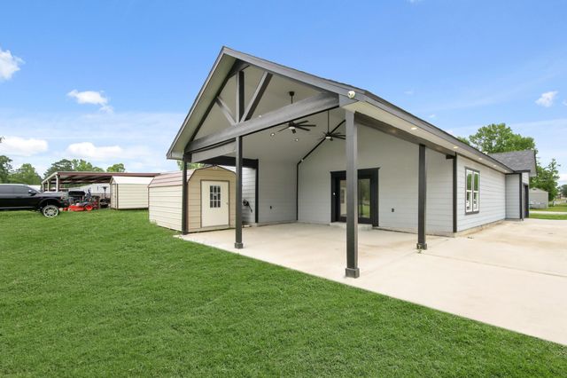 131 S Tyler Road, Goodrich, TX 77335