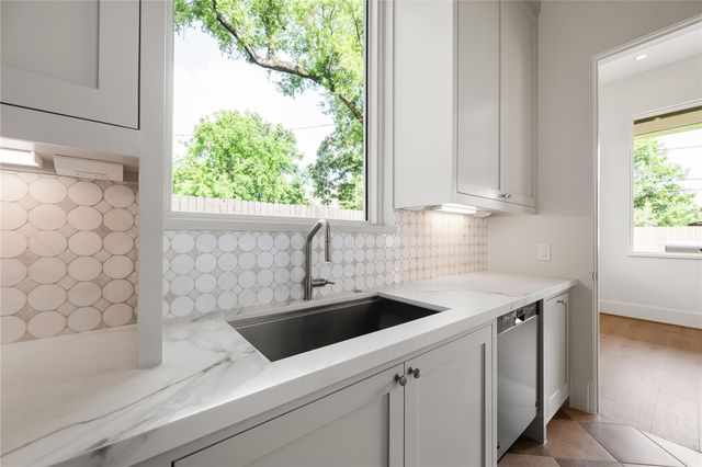 891 W 41st Street, Houston, TX 77018