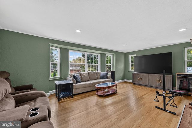 74 BARBERRY LN, Churchville, PA 18966