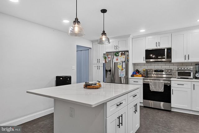 74 BARBERRY LN, Churchville, PA 18966