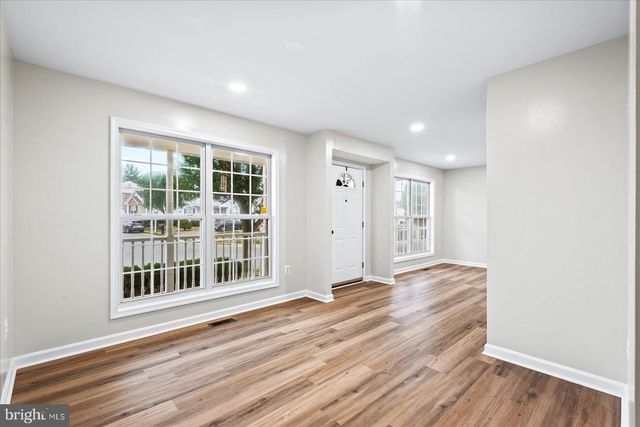 12 LAKESIDE DR, Stafford, VA 22554