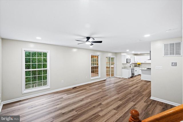 12 LAKESIDE DR, Stafford, VA 22554