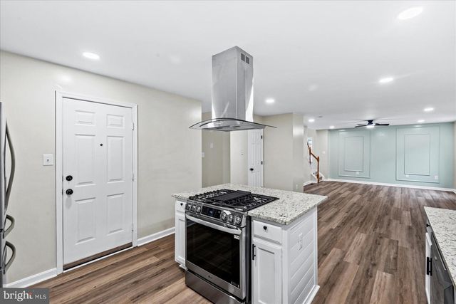 12 LAKESIDE DR, Stafford, VA 22554