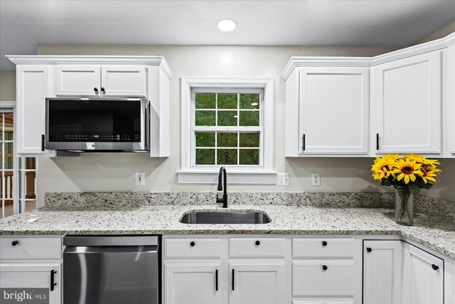 12 LAKESIDE DR, Stafford, VA 22554