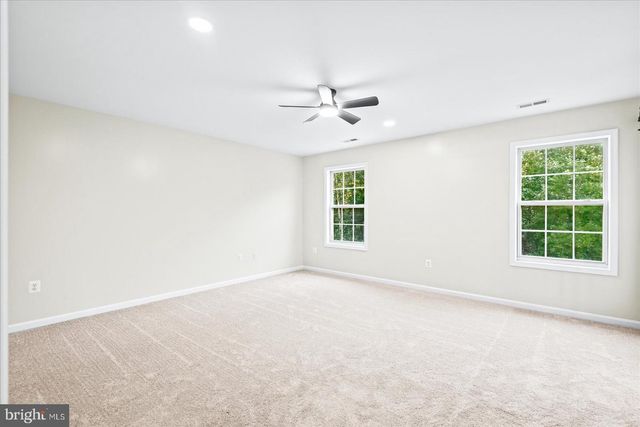 12 LAKESIDE DR, Stafford, VA 22554