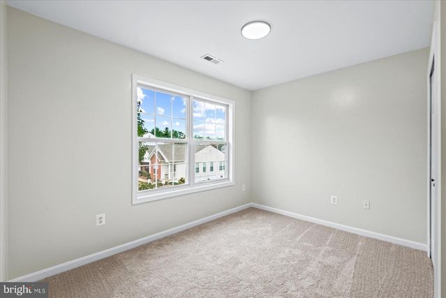 12 LAKESIDE DR, Stafford, VA 22554