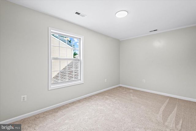 12 LAKESIDE DR, Stafford, VA 22554