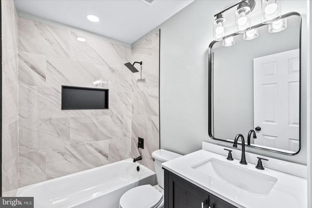12 LAKESIDE DR, Stafford, VA 22554