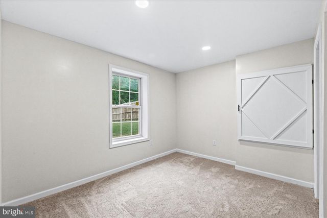 12 LAKESIDE DR, Stafford, VA 22554