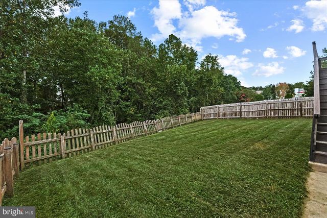 12 LAKESIDE DR, Stafford, VA 22554
