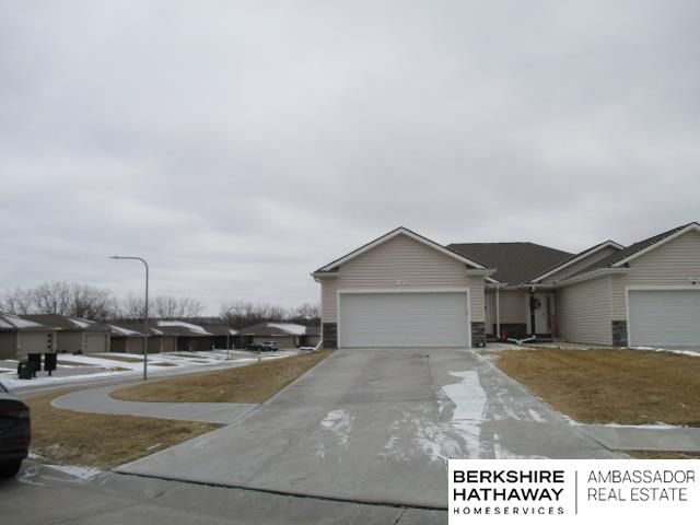 1058 N 170 Avenue, Omaha, NE 68118