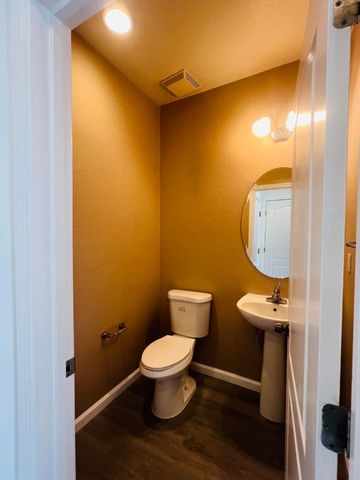7021 Walter Avenue, Sacramento, CA 95828