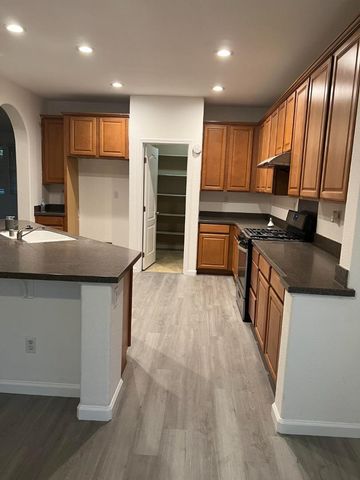 7021 Walter Avenue, Sacramento, CA 95828