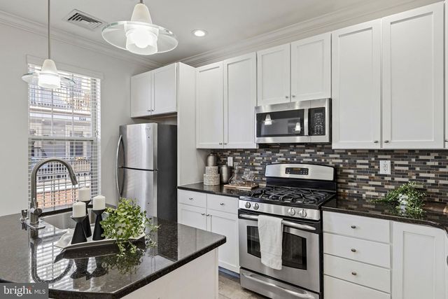 203 SURGEON GENERALS CT, Philadelphia, PA 19146