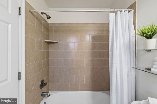 203 SURGEON GENERALS CT, Philadelphia, PA 19146