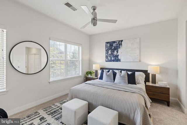 203 SURGEON GENERALS CT, Philadelphia, PA 19146